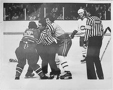 1981 GUY LAPOINTE NHL HOCKEY FIGHT DAVE HUNTER MONTREAL CANADIENS HHOF AHL OHA 