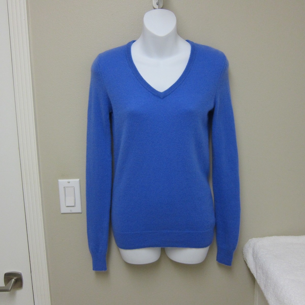 C by Bloomingdale’s Cashmere Sweater Periwinkle Blue V-Neck Long Sleeve XS
