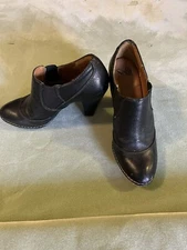 Sofft 9.5M Heel Bootie Ankle Pump Black Leather Chelsea Slip On Cushioned Round