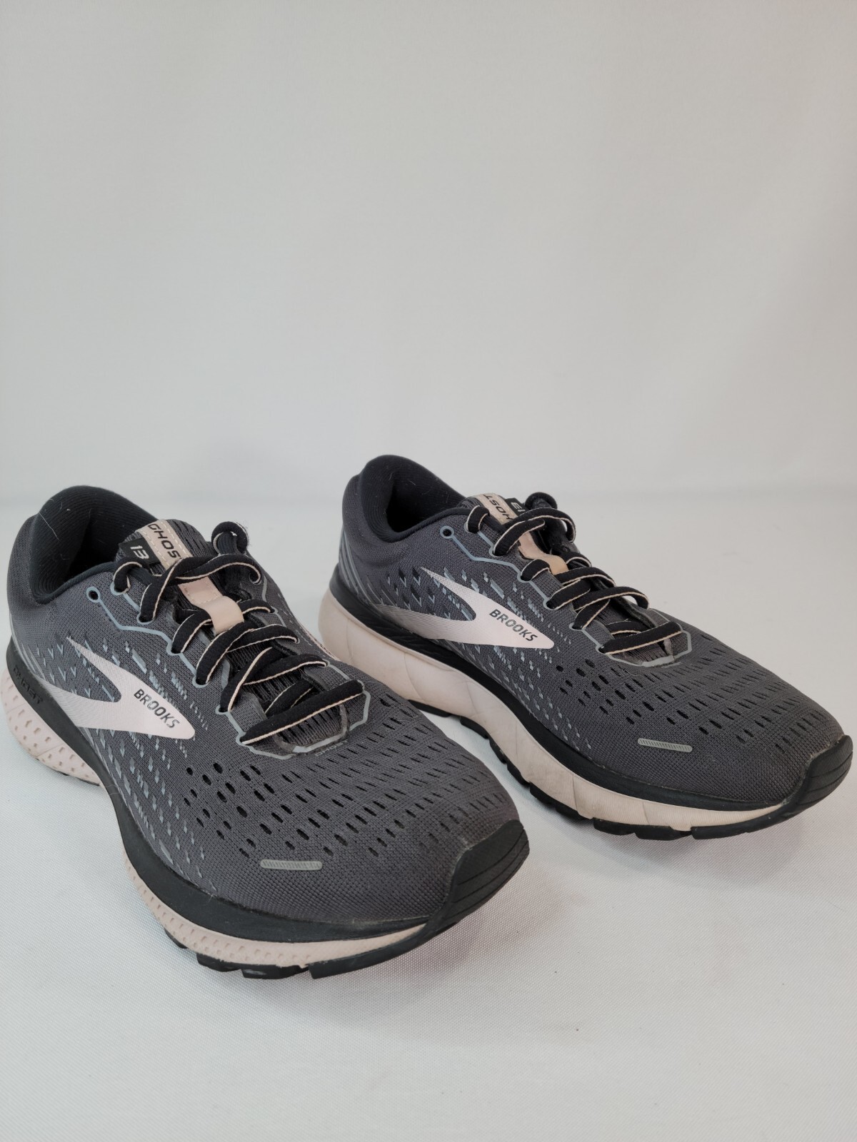 Brooks Ghost 13 Mens Size 7.5 Wide Grey 
