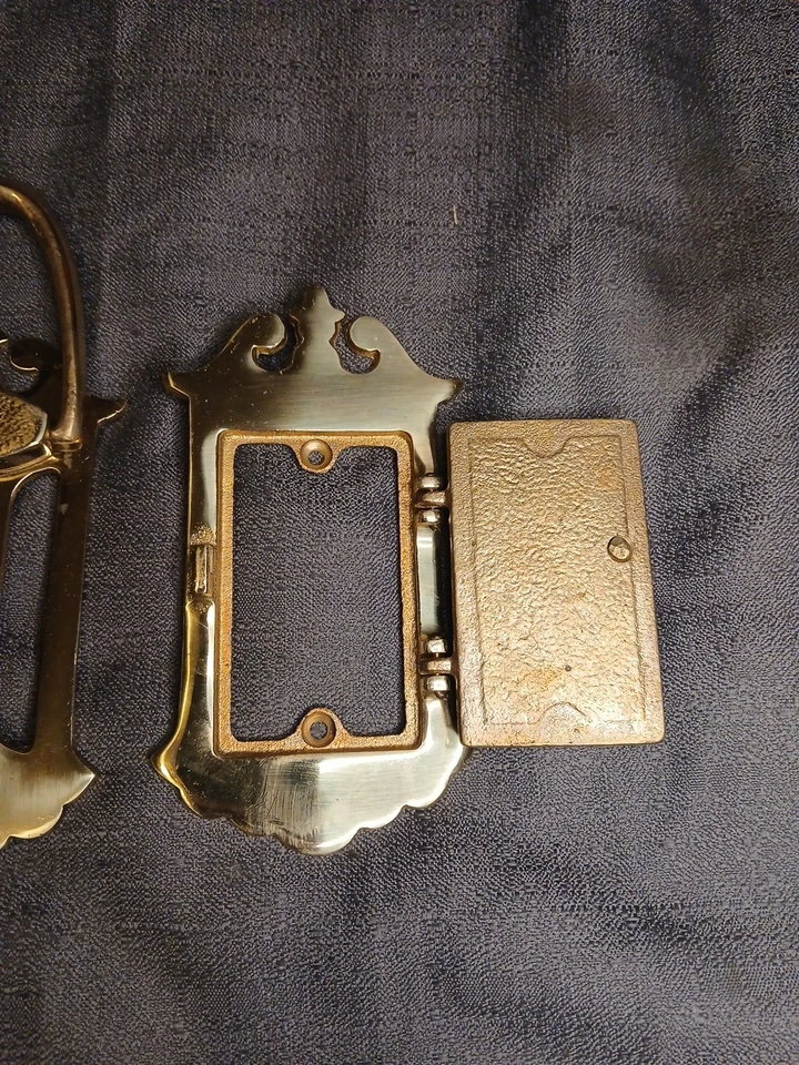 Antique 2 Piece Brass Art Deco Speakeasy Peephole Viewer Door Knocker - Image 4 of 4