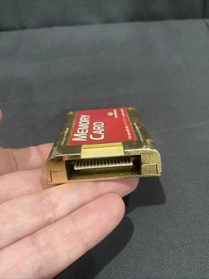 Tarjeta de memoria dorada Nintendo 64 N64 Toys R exclusiva de la tienda de EE. UU. Zelda retro PROBADA Foto 4 de 4