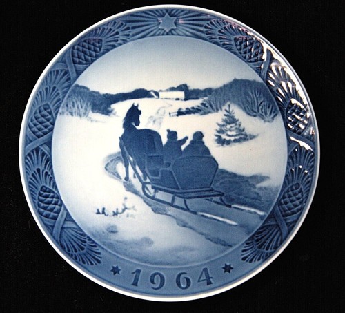 Vintage Royal Copenhagen Christmas Collector Plates, Nineteen Years Available!!! - Picture 7 of 100
