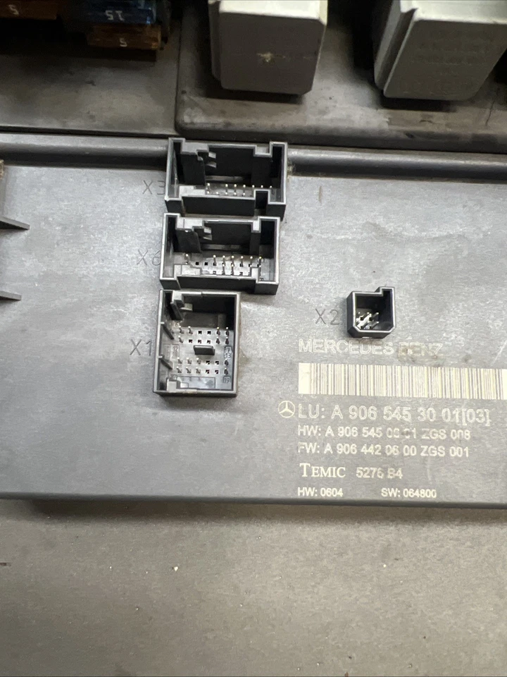 2008 Dodge 2500   SPRINTER BCM SAM FUSE BOX MODULE OEM  Gas V6 - Image 3 of 4