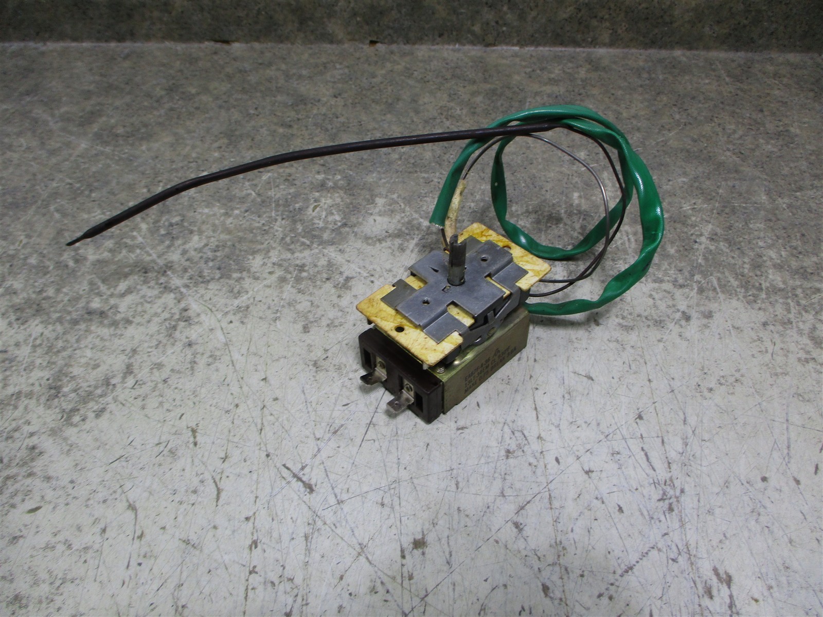 Magic Chef Range Thermostat Part # 7404P064-60