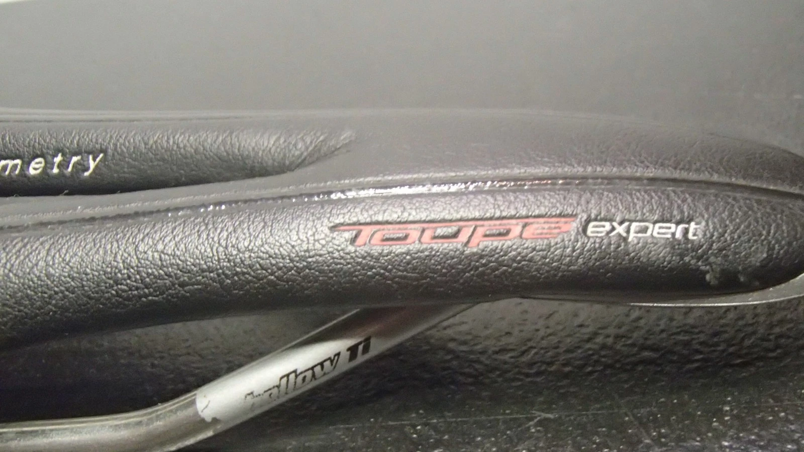 Specialized Toupe Expert Body Geometry Saddle 143mm Rails Road Bike image 1