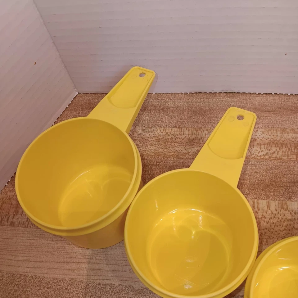 Vtg TUPPERWARE 6 Yellow Nesting Measuring Cups 1/4 - 1 Complete Set 1970s MINT - Image 3 of 4