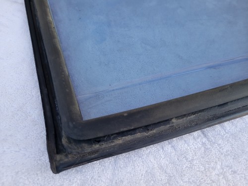 83-91 Porsche 924 944 Driver Quarter Window Glass Rubber Seal Lock Trim Ring Oem - Picture 16 of 18