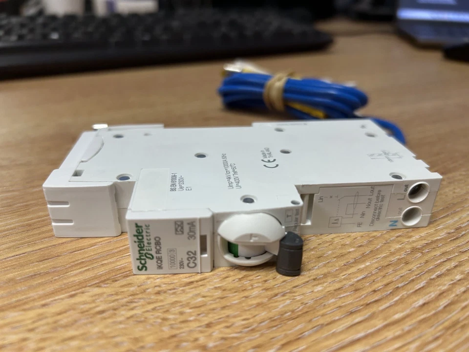  8 x NEW Schneider Acti 9 RCBOs (various sizes) - Image 3 of 4