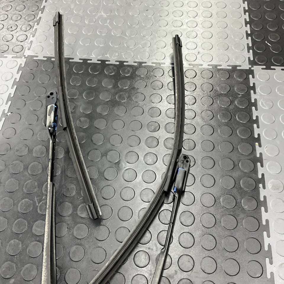 Juego de brazos limpiaparabrisas Cadillac SRX 2010-2016 parabrisas izquierdo y derecho usado OEM Foto 3 de 4