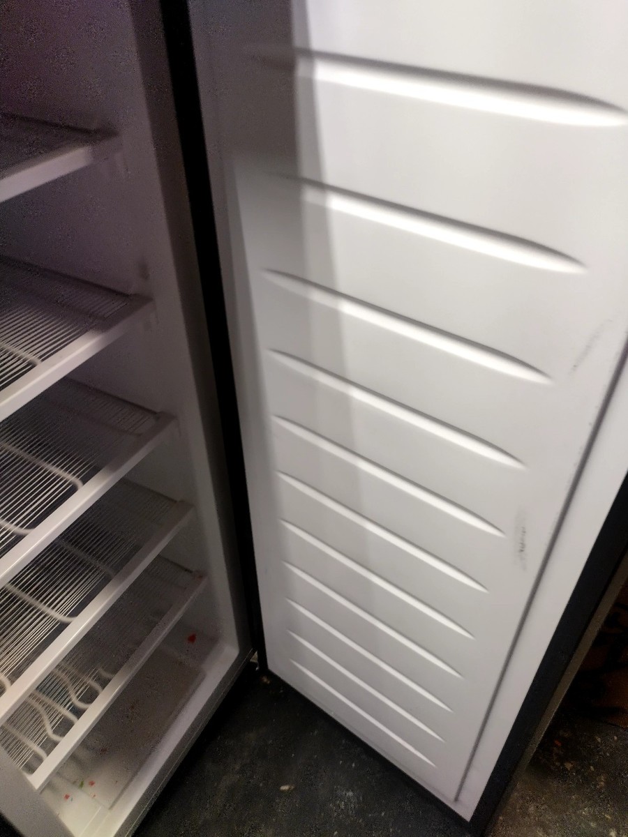 Frigidaire 6.5 cu ft Upright Freezer - Platinum - Manual Defrost