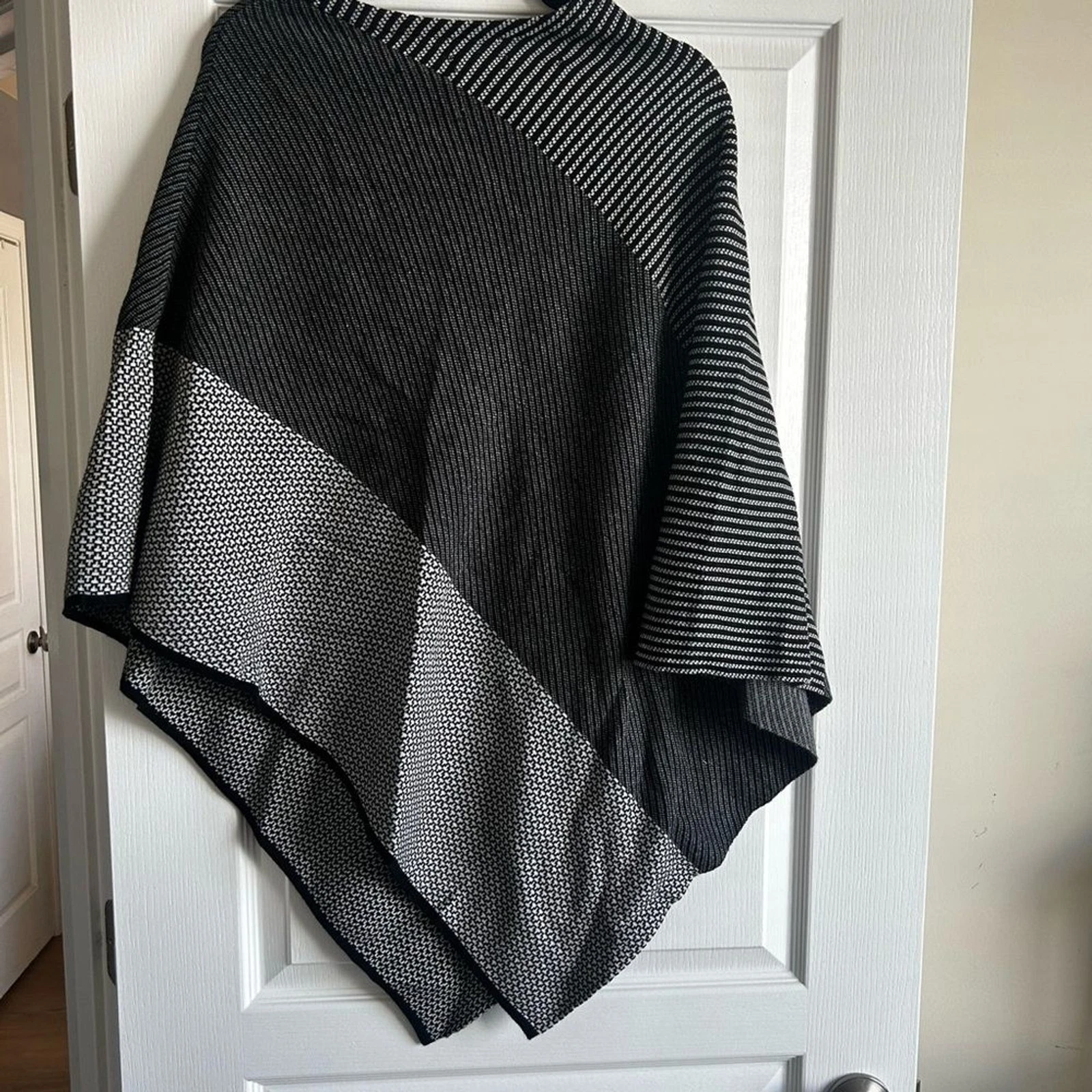 LOFT Black and White Knit Poncho
Opens in a new window or tab