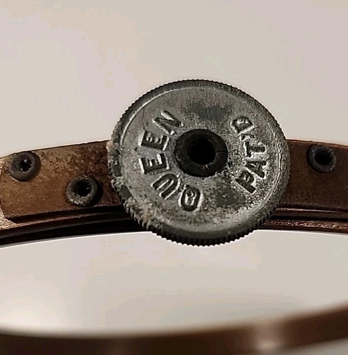 Antique Vtg 6" QUEEN Wood Embroidery Hoop Tension Wheel Dial Felt Lined USA - Image 4 of 4