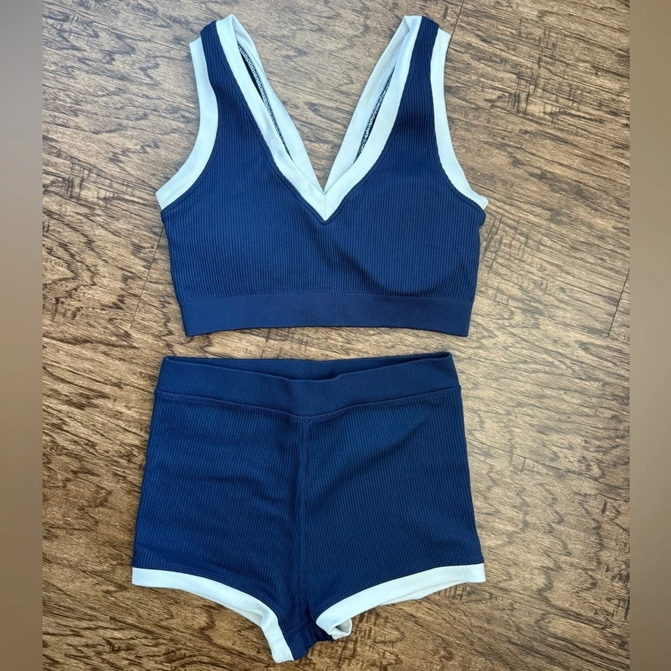 AERIE OFFLINE Conjunto a Juego 2 Piezas Pantalones Cortos de Motociclista Sujetador Tanque Acanalado Azul Marino Blanco Cuello en V M Foto 2 de 4
