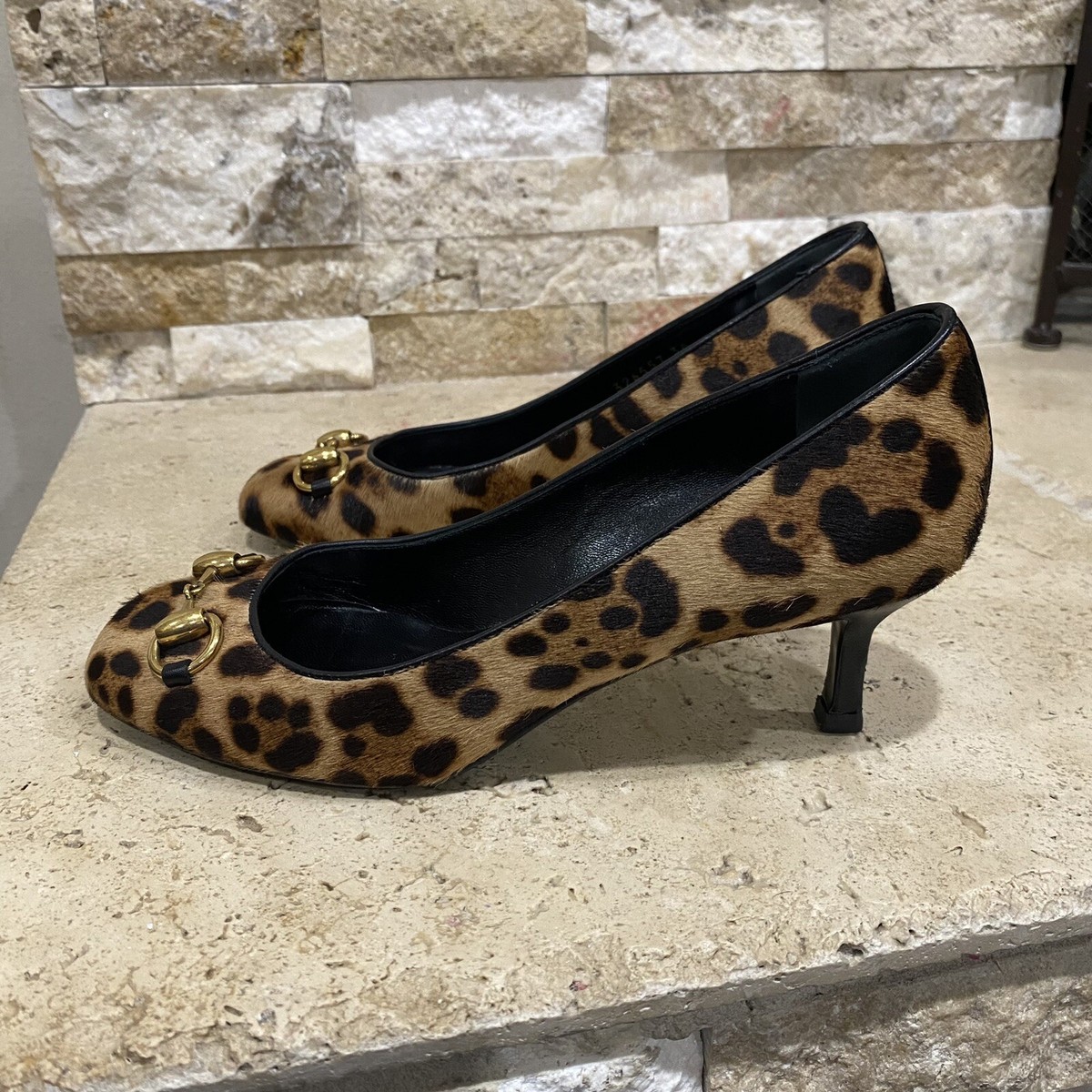 靴 GUCCI Leopard Horsebit Pumps GUCCI Leopard Print Pony Hair Horsebit Ornament Heel Pumps