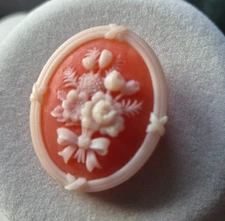 Vtg AVON 1.5 In Cameo Floral Raised Flower Bouquet Brooch Resin Pin Brooch, 1982