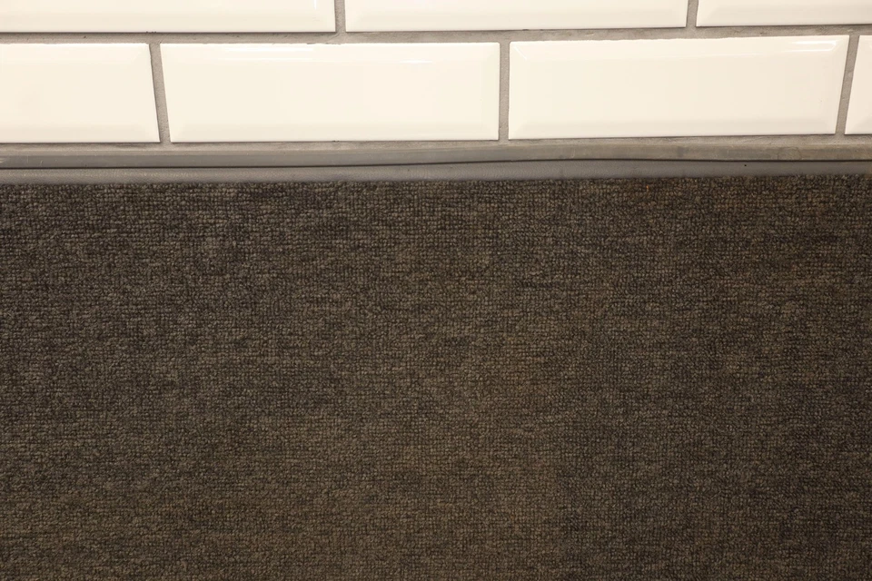 1991 - 1998 年丰田陆地巡洋舰地毯下尾门内部装饰面板 — 第 4/4 张图片