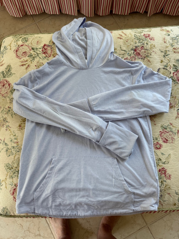 Athleta Girl Light Blue Lightweight Hoodie Pulloverwith pockets Size Large 12
