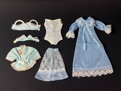 Gemischtes Sindy + Markenlos Unterwäsche Nachtwäsche Set in Blau Weiß Spitze Passform 12'' Puppe