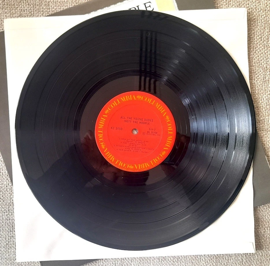 Mott The Hoople 'ALL THE YOUNG DUDES' LP  (1972)  NM / NM   Canadian pressing - Image 4 of 4