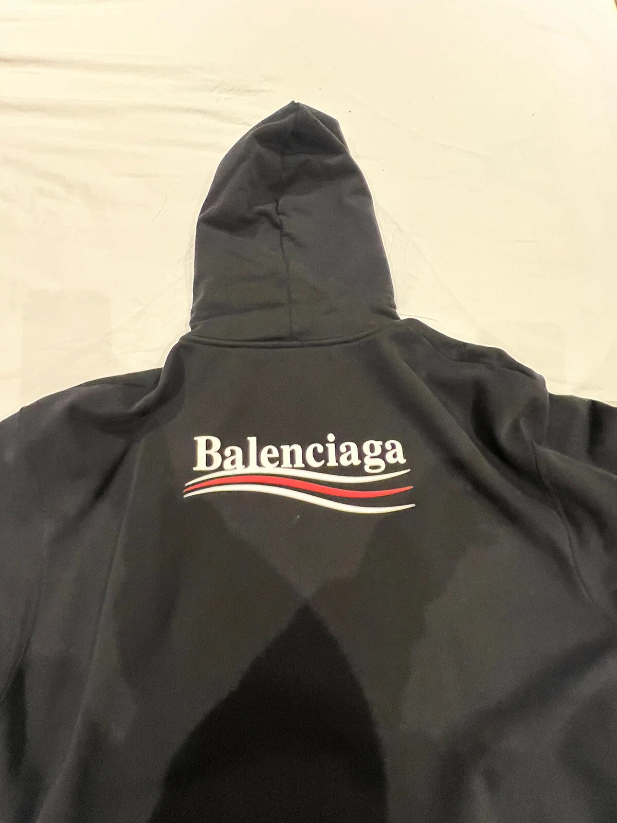 Felpa con cappuccio Balenciaga campagna politica nera media