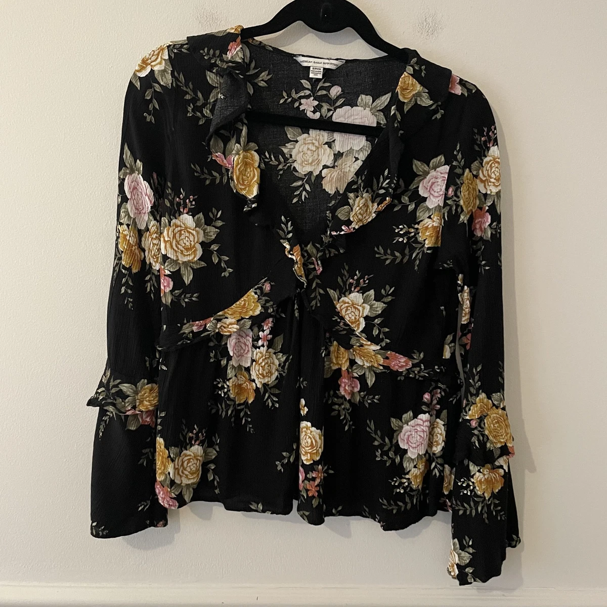Crop top moulant noir à épaules dénudées et col bénitier