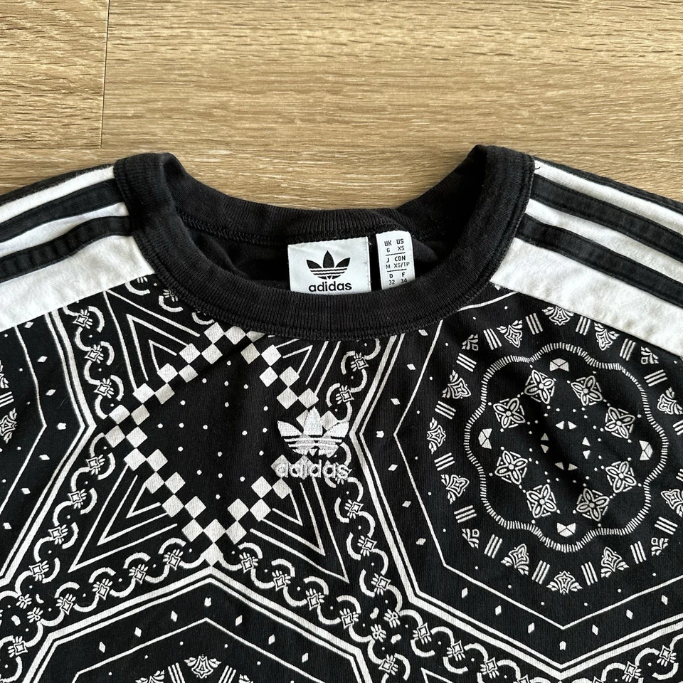 Camiseta corta Adidas geométrica negra blanca para mujer XS Foto 2 de 4
