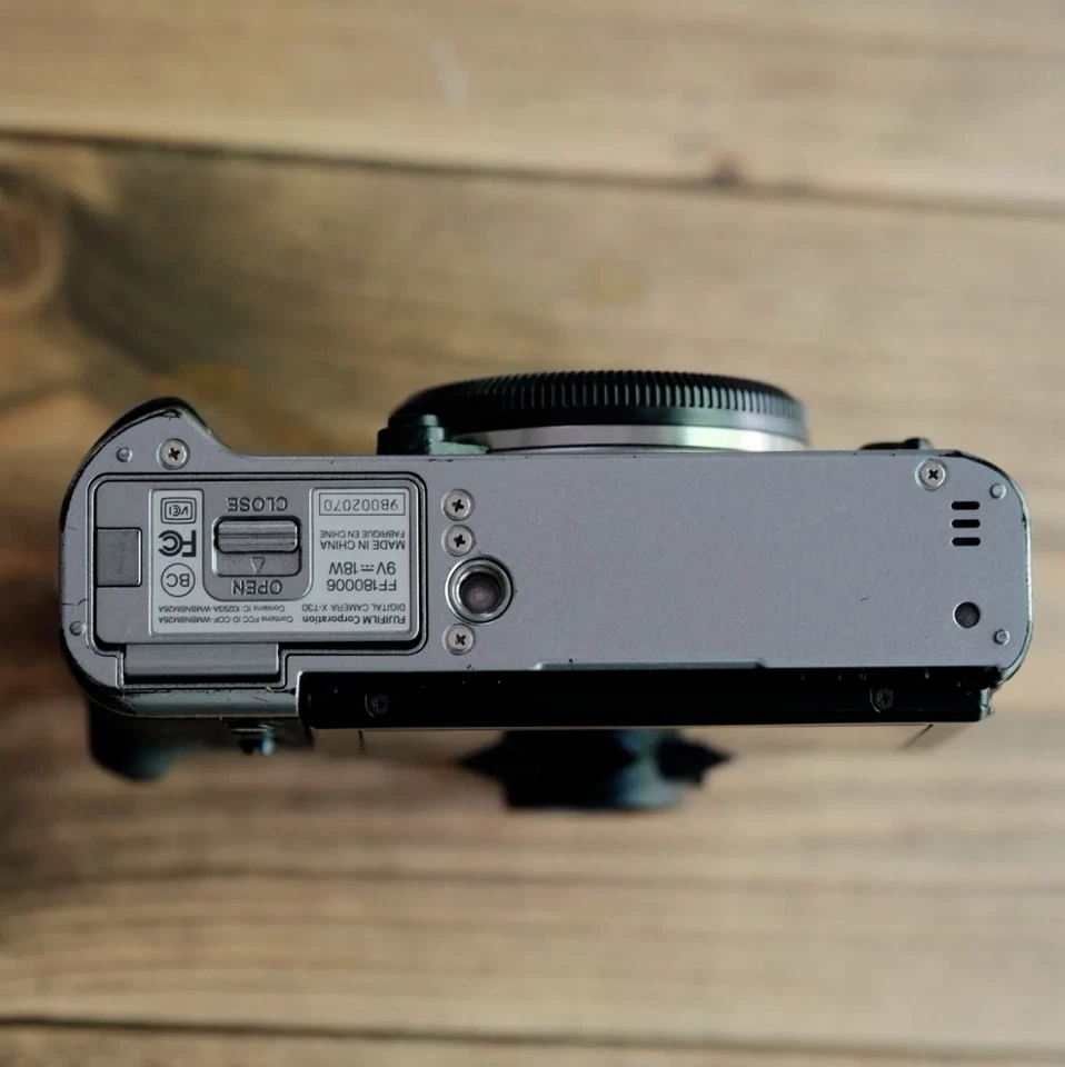 Fujifilm X-T30 Silver Body Only Mirrorless Camera Near Mint with Charger Japan - Image 4 of 4