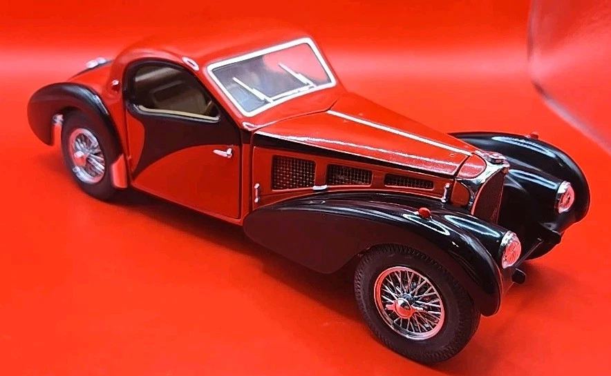 Franklin Mint 1/24 Scale 1936 Bugatti Atalante Type 57SC Red / Black Diecast New - Image 2 of 4