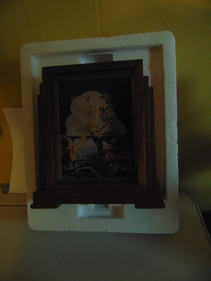 Coca-Cola Clock Desk Top 1990s Battery Operated NOB - Image 2 of 4