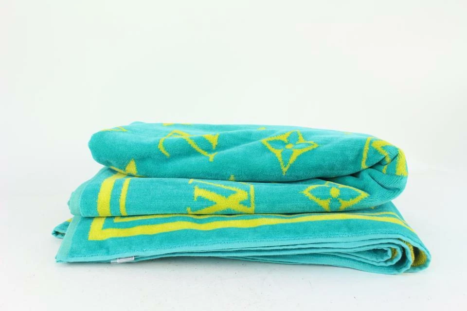 Louis Vuitton Rare Teal x Yellow Monogram Vuittamins Beach Towel 818lv47