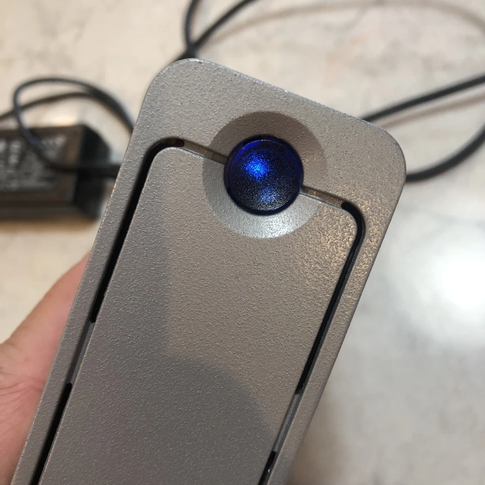 LaCie 301146U 320GB External Hard Drive High Speed 2.0 FireWire 400/800 - Image 4 of 4