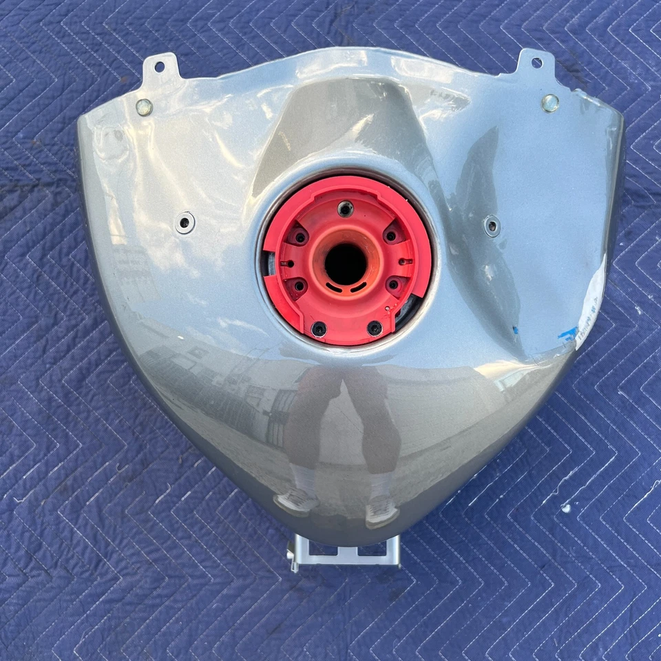 2010 - 2021 宝马 S1000 R RR HP4 原始设备制造商燃油箱灰色 16117717813 — 第 2/4 张图片