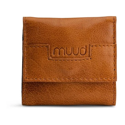 muud Carla Lederetui faltbar 8x8 cm in Whisky