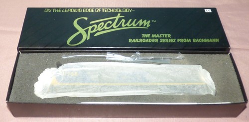 HO Scale Bachmann Spectrum 86013 CSX Dash 8-40CW Wide Cab Diesel #7738 - Picture 3 of 7