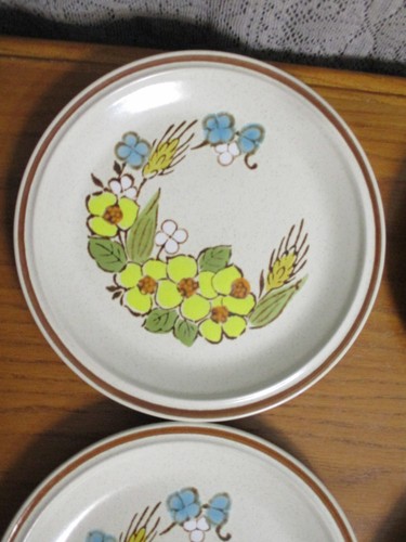 Lote de 7 platos de almuerzo de primavera de gres Hearthside con expresiones florales Japón - Imagen 2 de 17