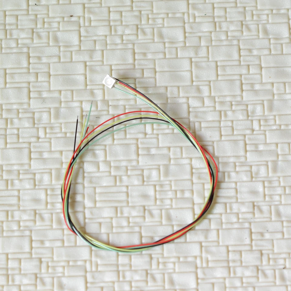 10 x pre-soldered SMD LEDs tiny wired Red Green Yellow for searchlight signals - Image 2 of 2