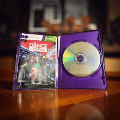 2010 VIDEO GAME Xbox 360 Kinect Dance Central