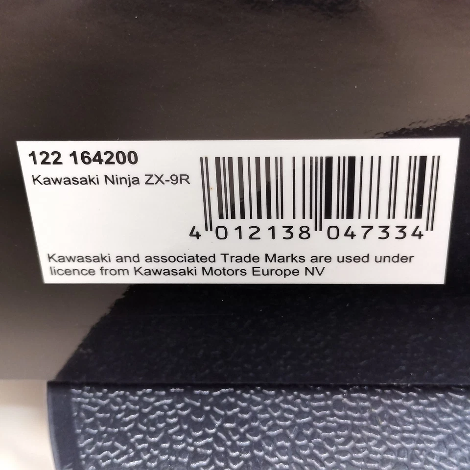 MINICHAMPS 1/12 Kawasaki Ninja ZX-9R Green 122164200 diecast metal - Image 2 of 4