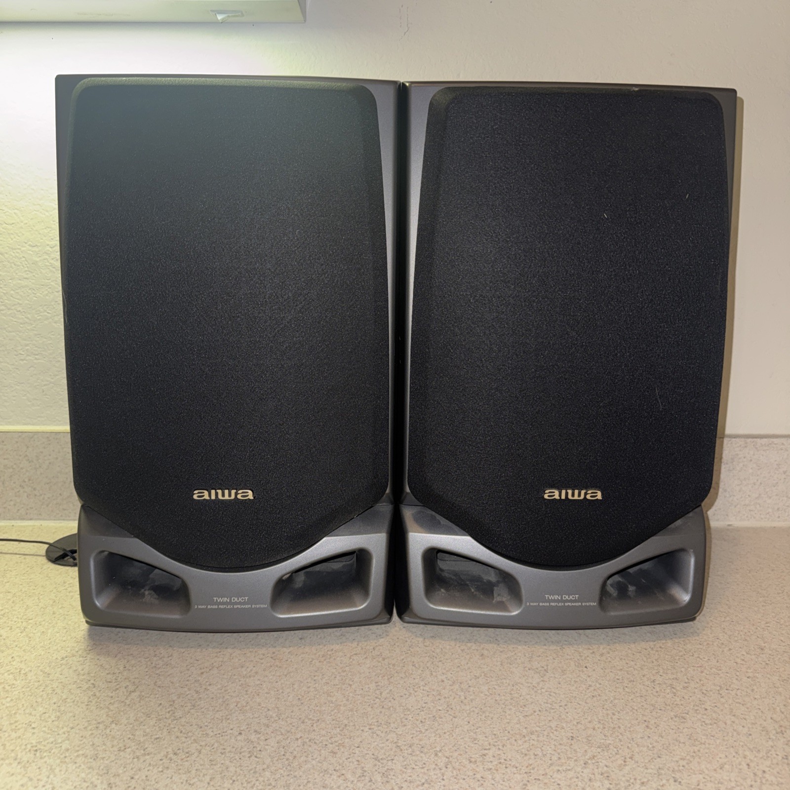 Aiwa SX-ZR525 Stereo Speaker Set Of 2 Tested And Working