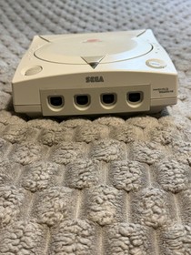 Sega Dreamcast Console w/Cover, Controller, 2 VMUs, 4 CIB Games, Cables