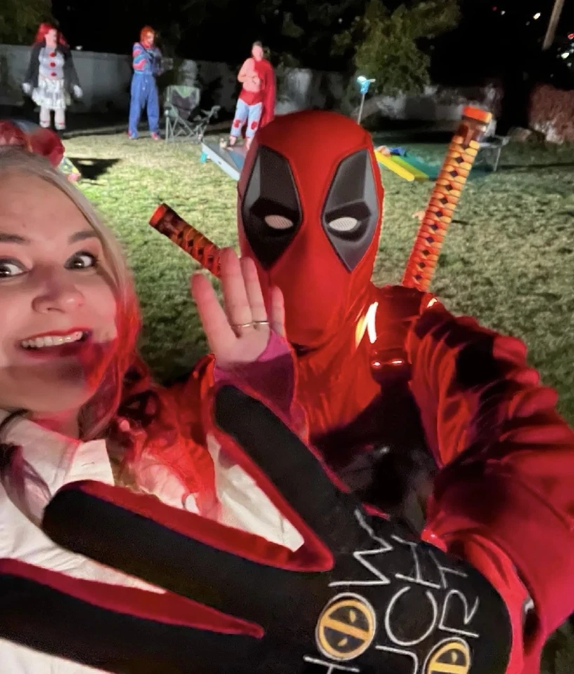 Casco de película Deadpool 3 texturizado Foto 3 de 4