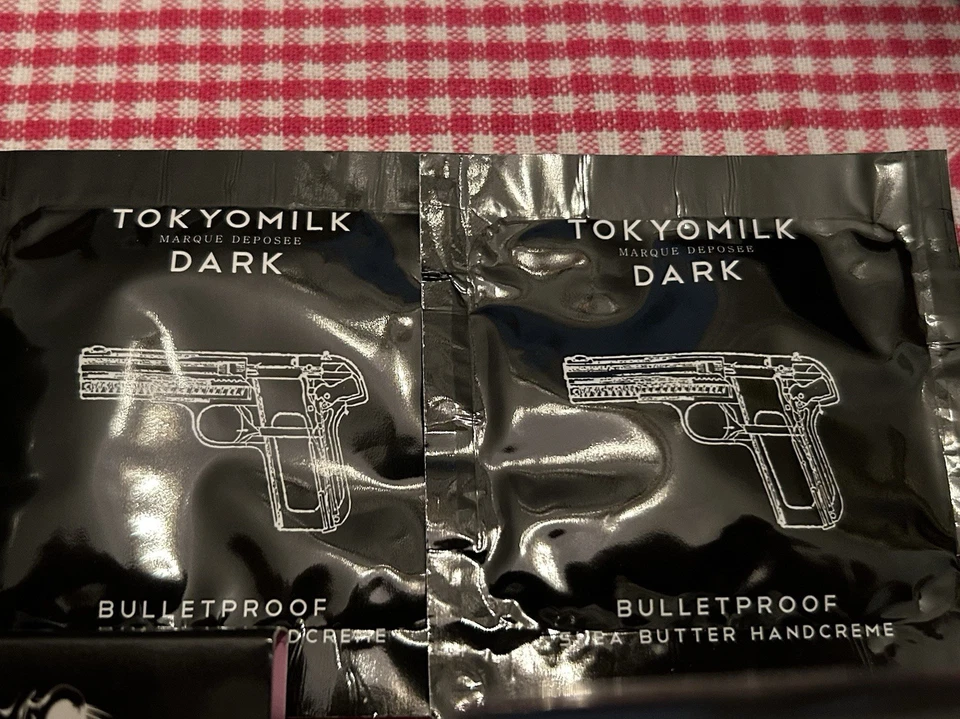 TokyoMilk Dark: ECLIPSE 99 47 ml, spray Tainted Love 1,5 ml, jabón, manteca de karité 7 piezas Foto 3 de 4