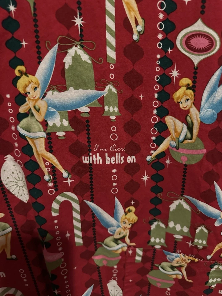 Blusa Médica Disney Tinkerbell ROJA NAVIDAD Mediana, Estoy Ahí Con Campanas En BRILLANTE Foto 4 de 4