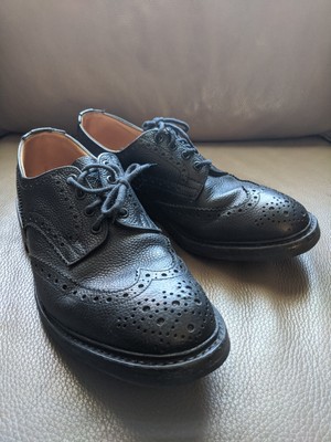 TRICKER'S MEN'S ILKLEY BROGUES COMMANDO SOLE BLACK SCOTCH GRAIN