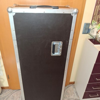 Thon Case mit Rollen.  1355 x 495 x 185(Kasten) x 60(Deckel)