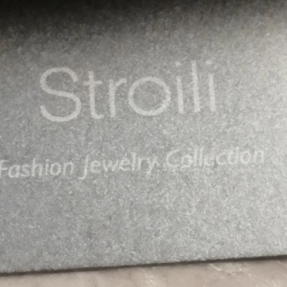 Orecchini in oro 9 kt 375 a forma di stella con zirconi della Stroili - Immagine 4 di 4