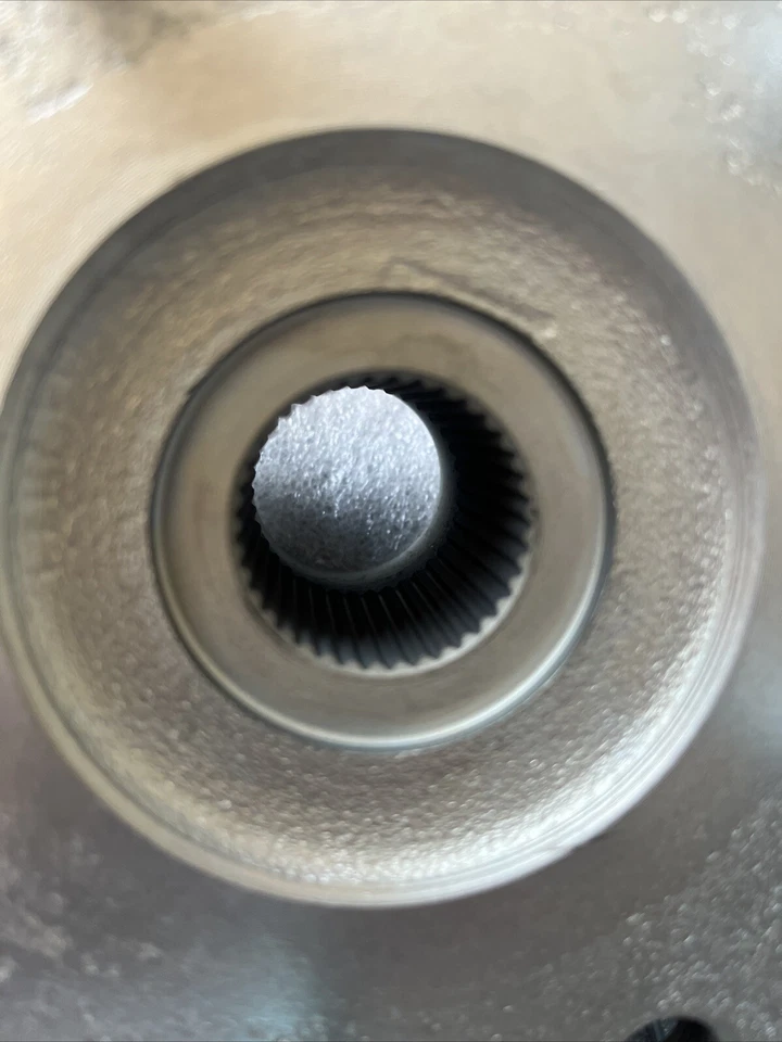 Conversión de 4 a 5 orejetas - Buje trasero Porsche 914 OEM perforado para 5 orejetas Foto 4 de 4