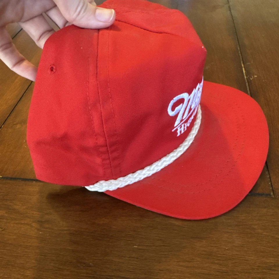 Boné de cerveja vintage anos 80 Miller High Life corda de náilon ajustável  - Imagem 4 de 4