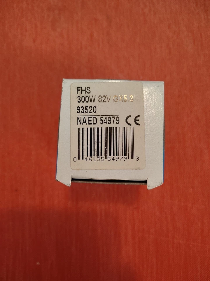 UNA BOMBILLA HALÓGENA ORIGINAL OEM OSRAM FHS 93520 NAED 54979 300W 82V GX5.3 Foto 2 de 4